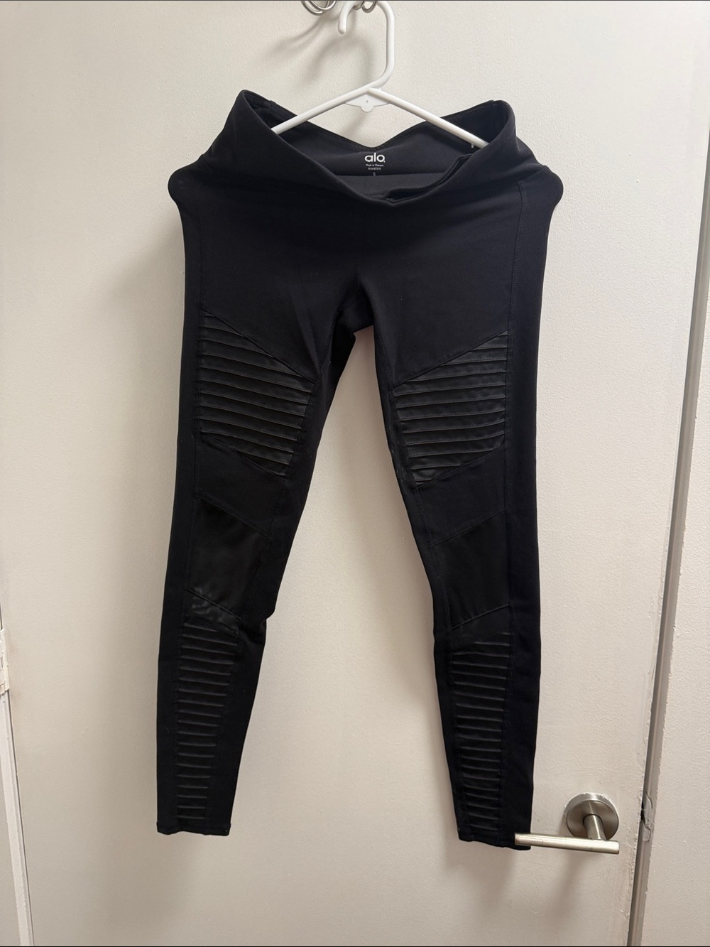 ALO Yoga Black Moto Ribbed Jeggings